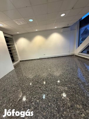 Komárom, 1 szobás  üzlet kiadó