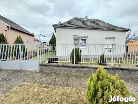 Komárom, 2 szobás  családi ház eladó