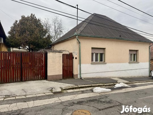 Komárom, 3 szobás  családi ház eladó