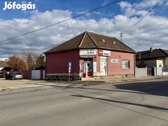 Komárom, 3 szobás  családi ház eladó