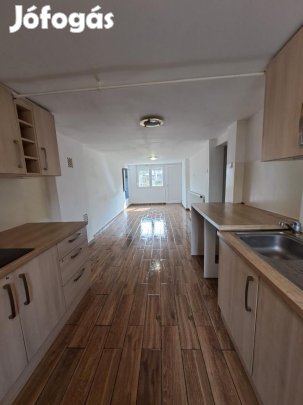 Komárom, 6 szobás  sorház eladó