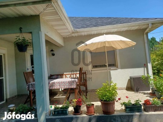 Komárom legkedveltebb részén, a Rüdiger tó közelében családi ház eladó