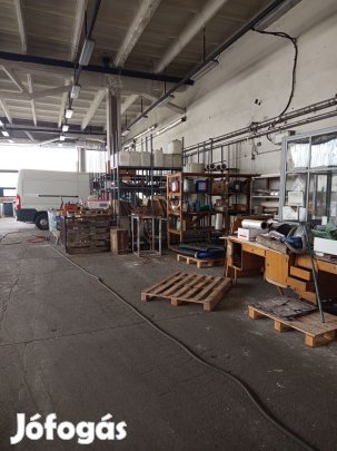 Komáromban eladó teljes berendezéssel, jelenleg nem üzemelő, ingatlan