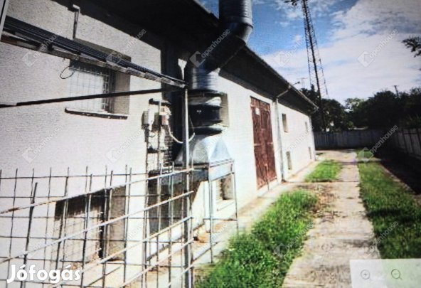 Komáromi 2544 nm-es gyár eladó