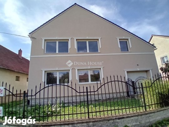 Komáromi eladó 200 nm-es ház