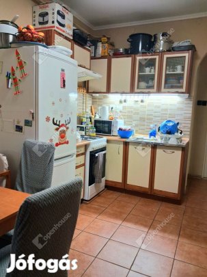 Komáromi eladó 45 nm-es lakás