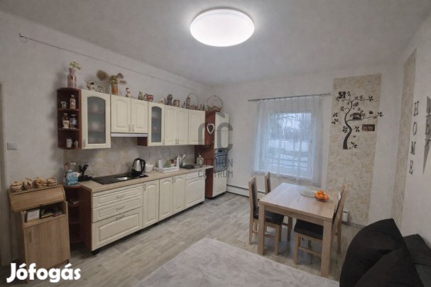 Komáromi eladó tégla társasházi lakás