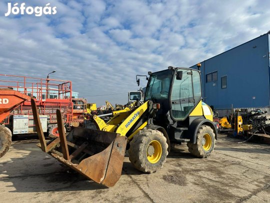 Komatsu WA80 homlokrakodó