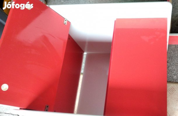 Kombi babaágy / kiságy és pelenkázó egyben