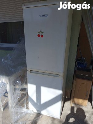 Kombinált hűtőszeklrény