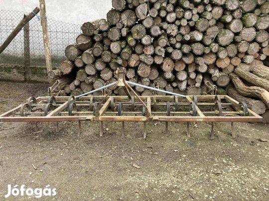 Kombinátor rögtörővel