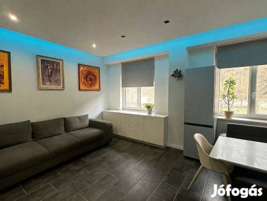 Komló-Ady Endre utcában felújított lakás eladó