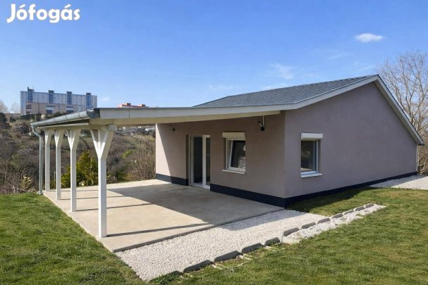 Komló-Cseresznyák dűlőben zártkerti ingatlan eladó