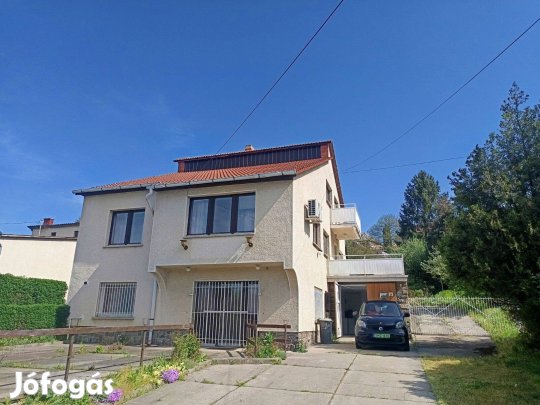 Komló-Mecsekfalun családi ház eladó