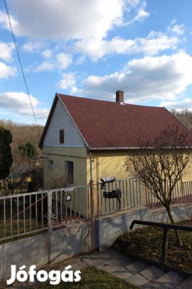 Komló-Sikondán nyaraló eladó