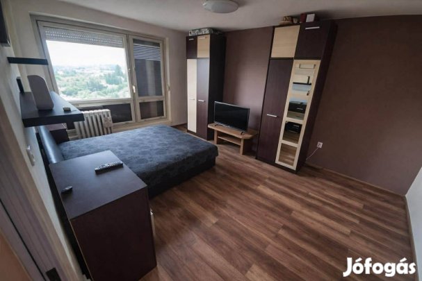 Komló-Szilvásban másfél szobás lakás eladó