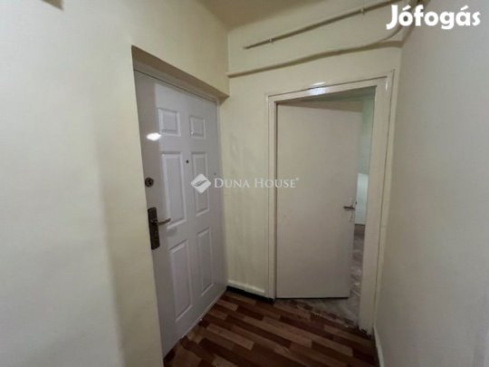 Komlói 51 nm-es lakás eladó