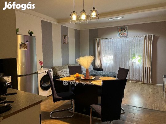 Kömlői 60 nm-es ház eladó