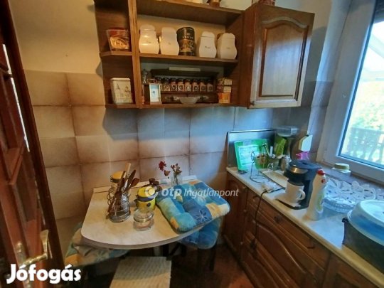 Komlói eladó 280 nm-es ház