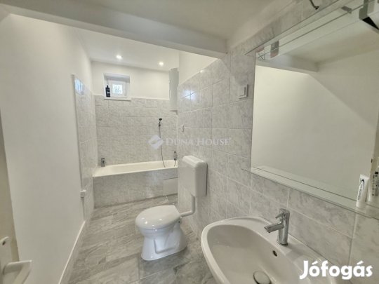 Komlói eladó 54 nm-es lakás