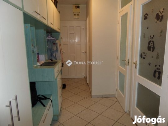 Komlón, körtvélyesi nagy lakás eladó