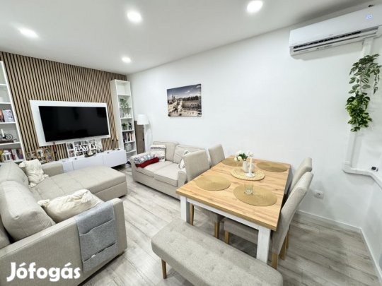 Komlón felújított, 2 szobás lakás eladó!