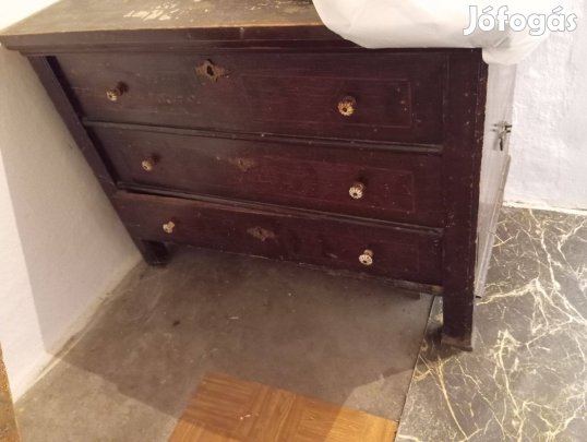 Komód 100 eves