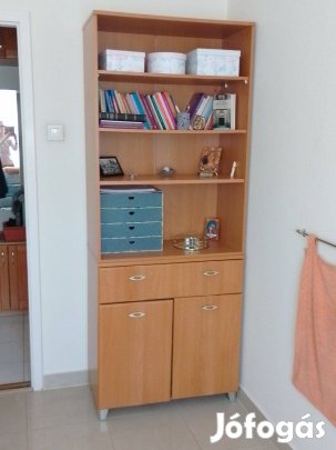 Komód, kétajtós szekrény, keskeny polcosfiókos szekrény, polcos rész,