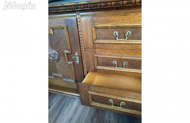 Komód (szép darab)