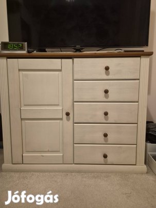 Komód fából készült
