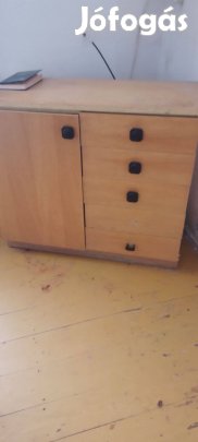 Komód nagyfajta tv asztalnak is jó