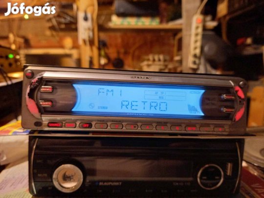 Komoly Sony autórádió - (2 pár RCA kimenet, AUX)