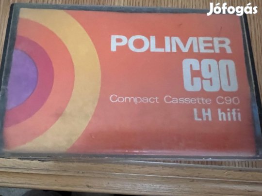 Kompakt kis kazettás magnószalagon