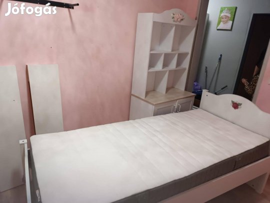 Komplett Ágy-Komoddal együtt
