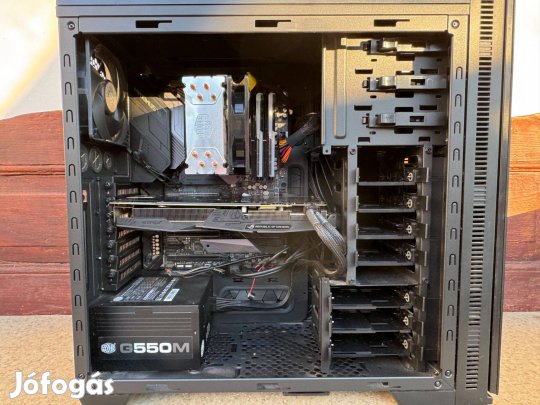 Komplett asztali gamer számítógép
