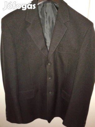 Komplett fekete öltöny