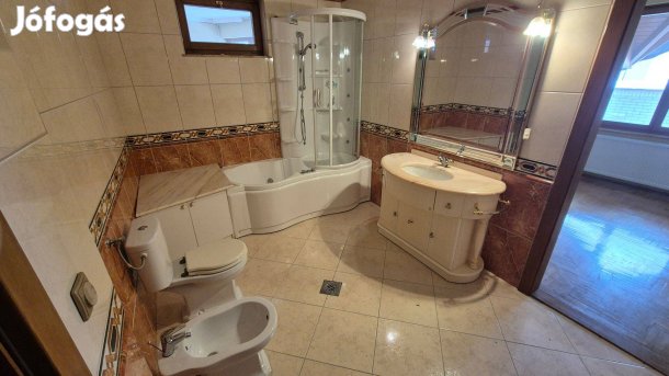 Komplett fürdőszoba bútorzat és szaniterek eladó