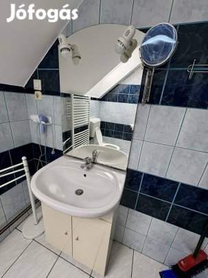 Komplett fürdőszoba szekrény tükörrel, csapteleppel
