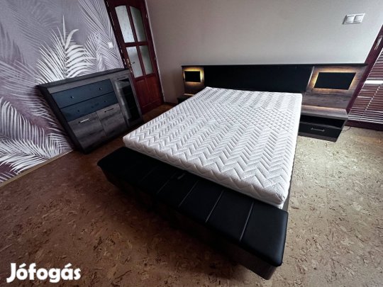 Komplett hálószoba bútor ágyneműtartós franciaágy LED-del, matraccal