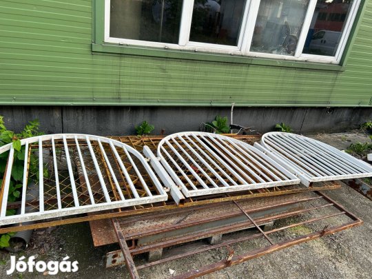 Komplett kerítés kis kapuval, nagy kapuval