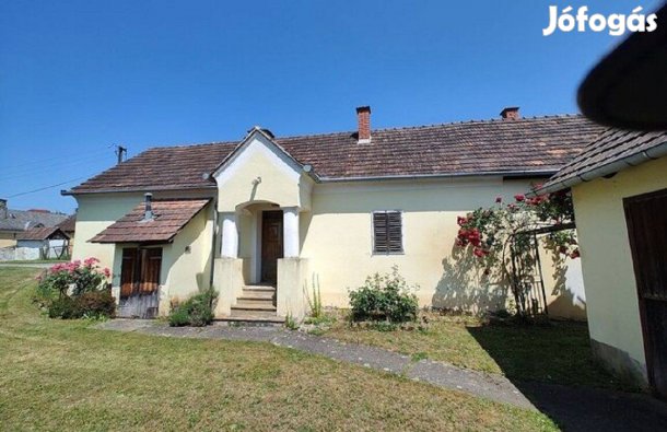 Kondorfán kódisállású 95 m2-es parasztház eladó!