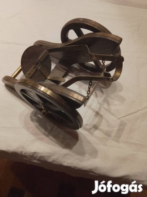 Konyak tartó fa ágyú dísztárgy