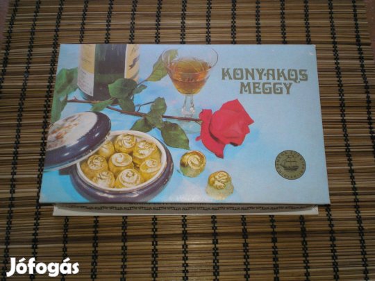 Konyakos meggy doboz 1986 régebbi szép állapotban