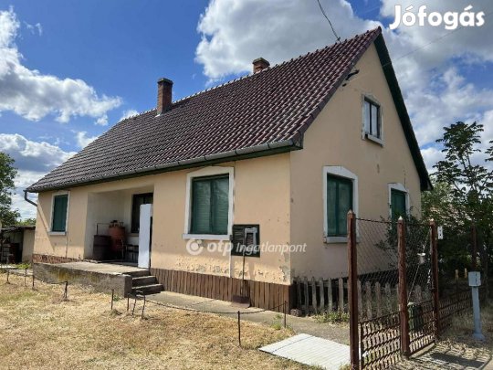 Konyári 90 nm-es ház eladó