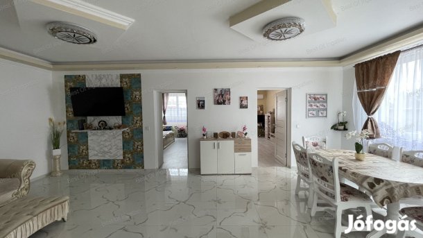 Kónyban, nappali+ 2 szobás,részben felújított családi ház, 997 m2-es