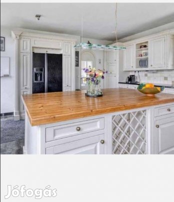 Konyha Angol fából, gránit munkalappal gépekkel