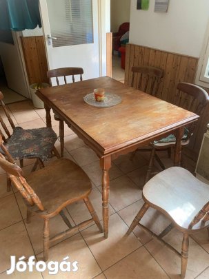 Konyhaasztal székekkel