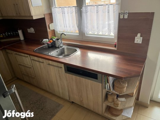 Konyhabútor, gépekkel, 2026 júliusban szállítható
