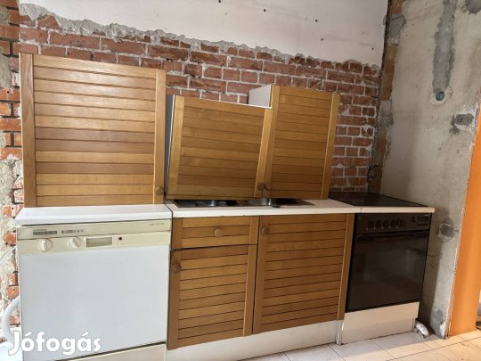 Konyhabútor gépekkel