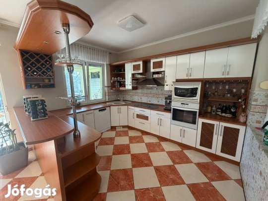 Konyhabutor gepeszettel